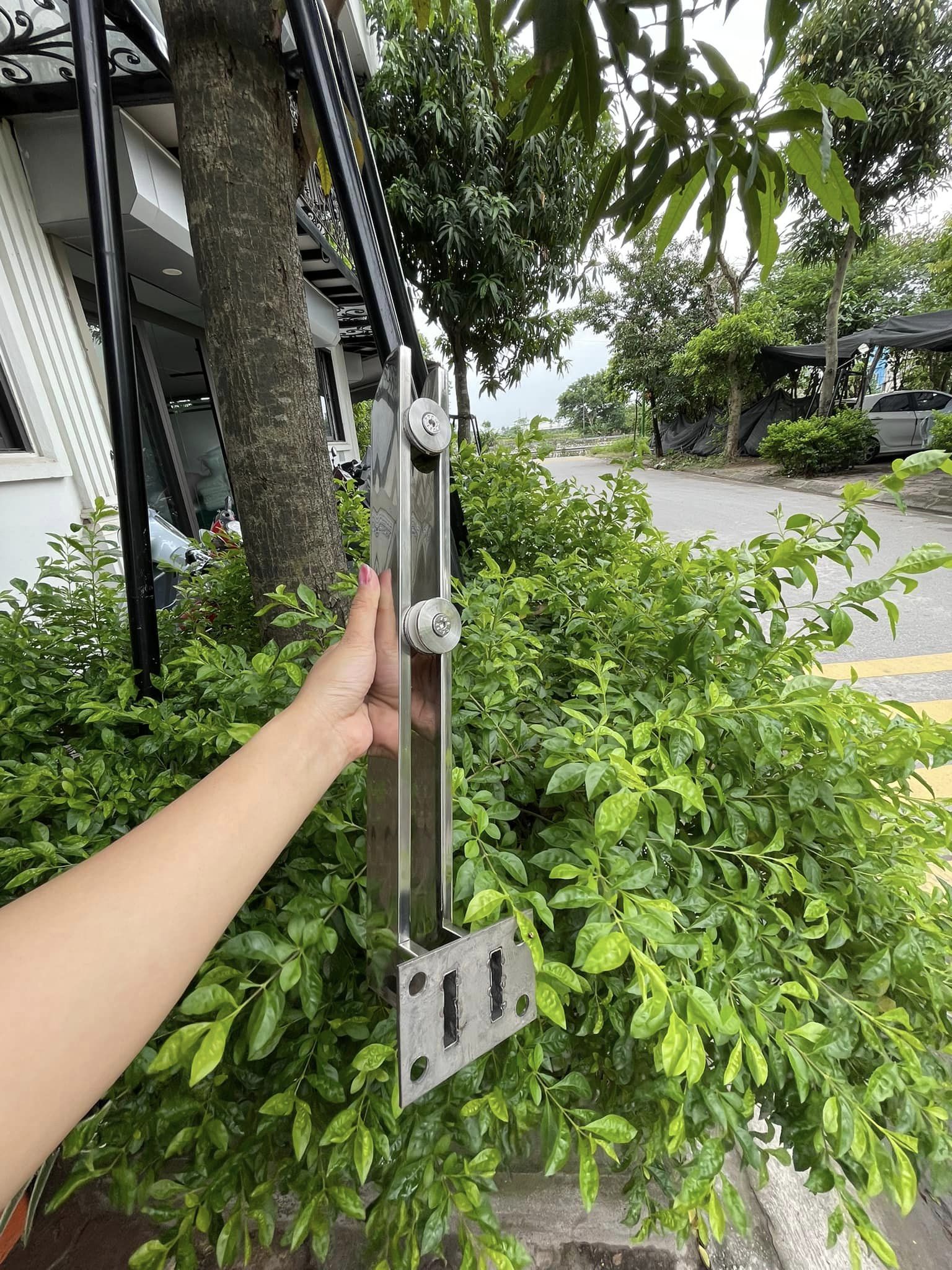 Trụ lan can cầu thang inox 4ly kép