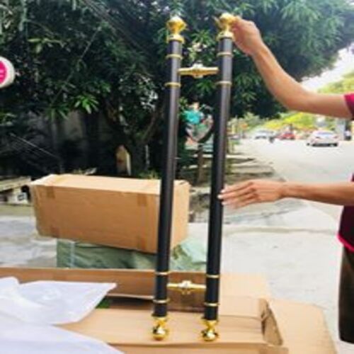 Tay nắm đen đầu sen vàng