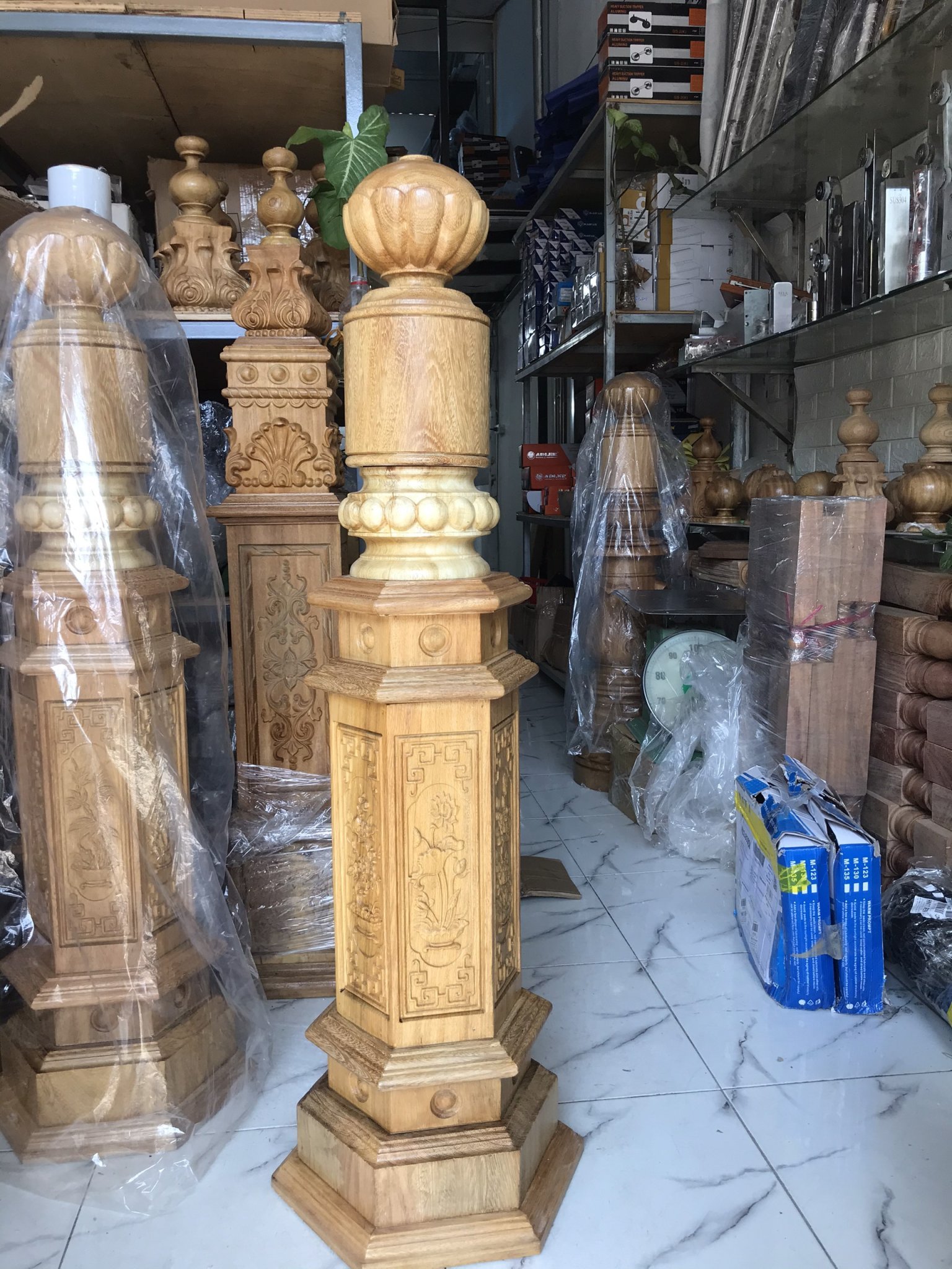 Trụ cái gỗ Lục lăng