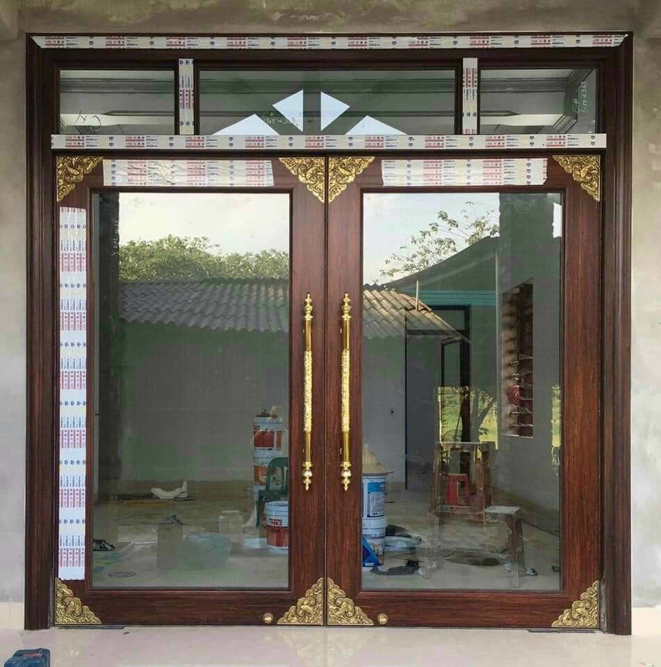 Lá Đồng Ốp Cửa Khung Nhôm Khung Gỗ