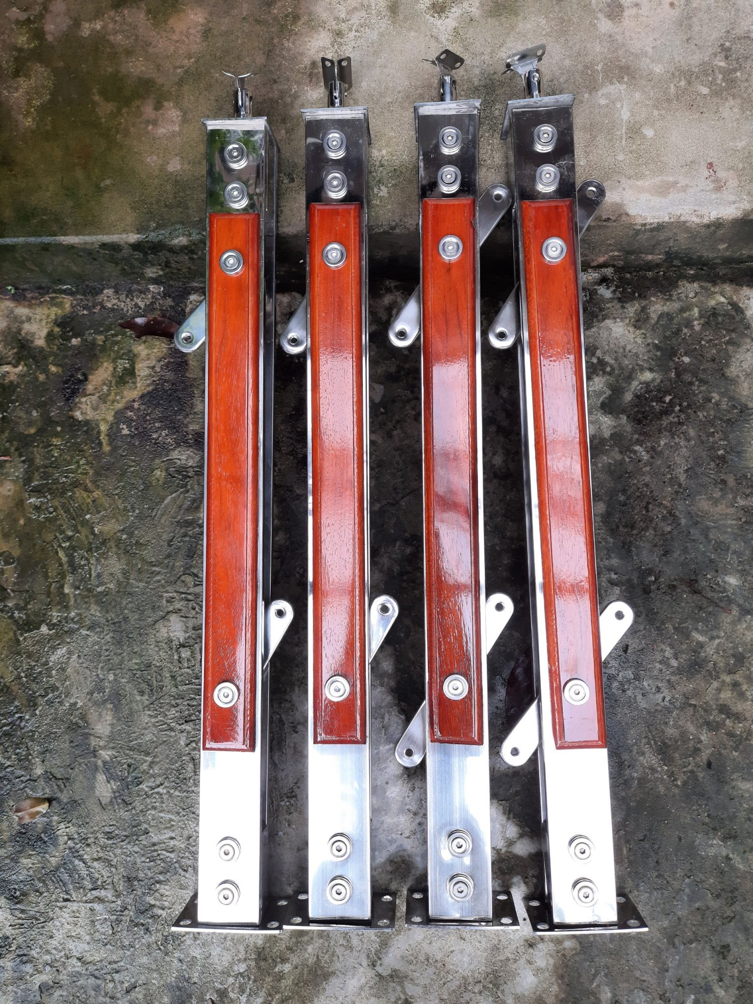 Trụ hộp inox Kính Má Gỗ