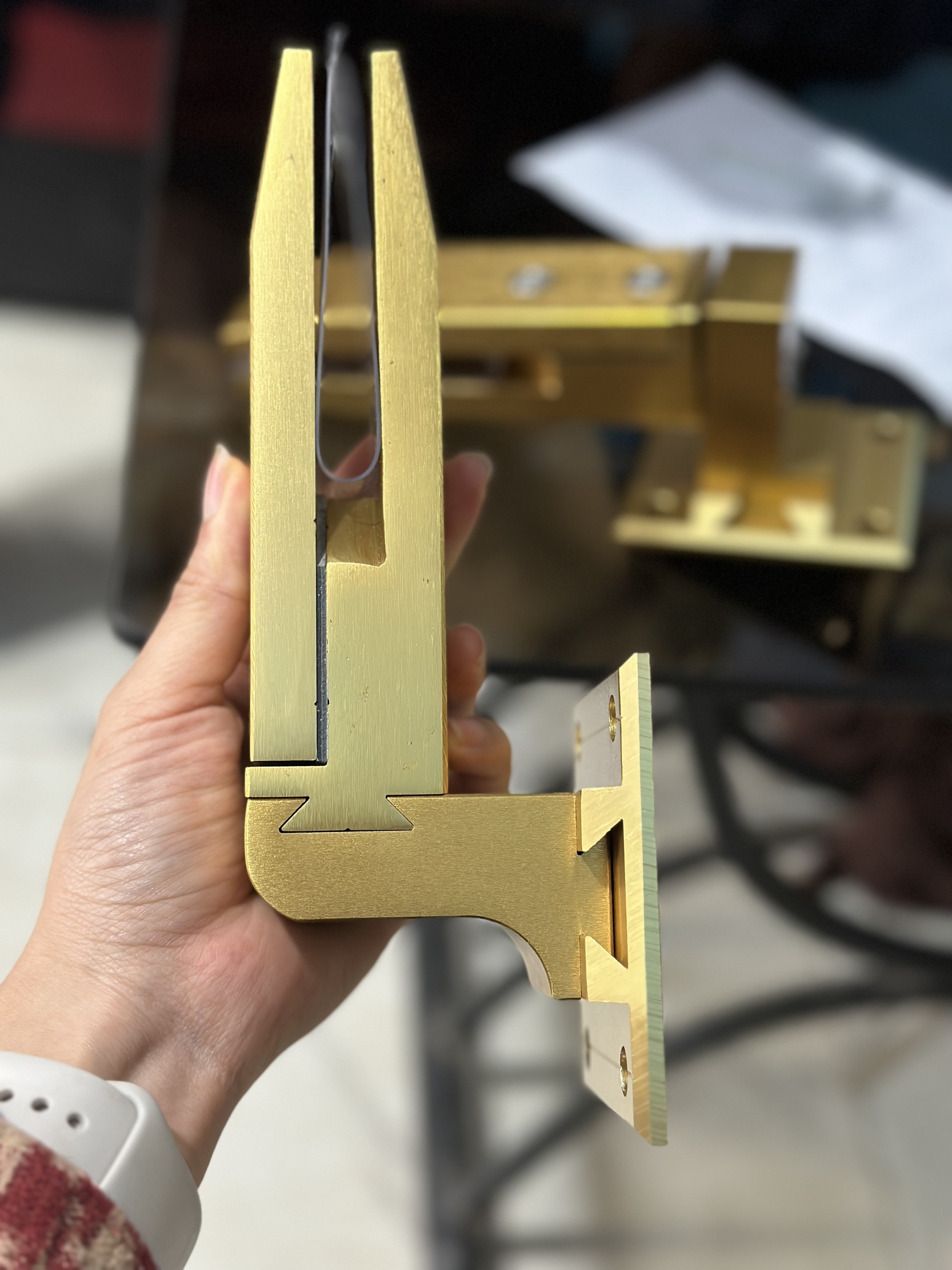 Trụ nhôm BETA L165 chân cạnh