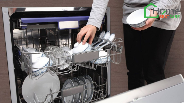 Cách khắc phục khi rửa chén bằng máy mà chén đĩa vẫn bị nhờn