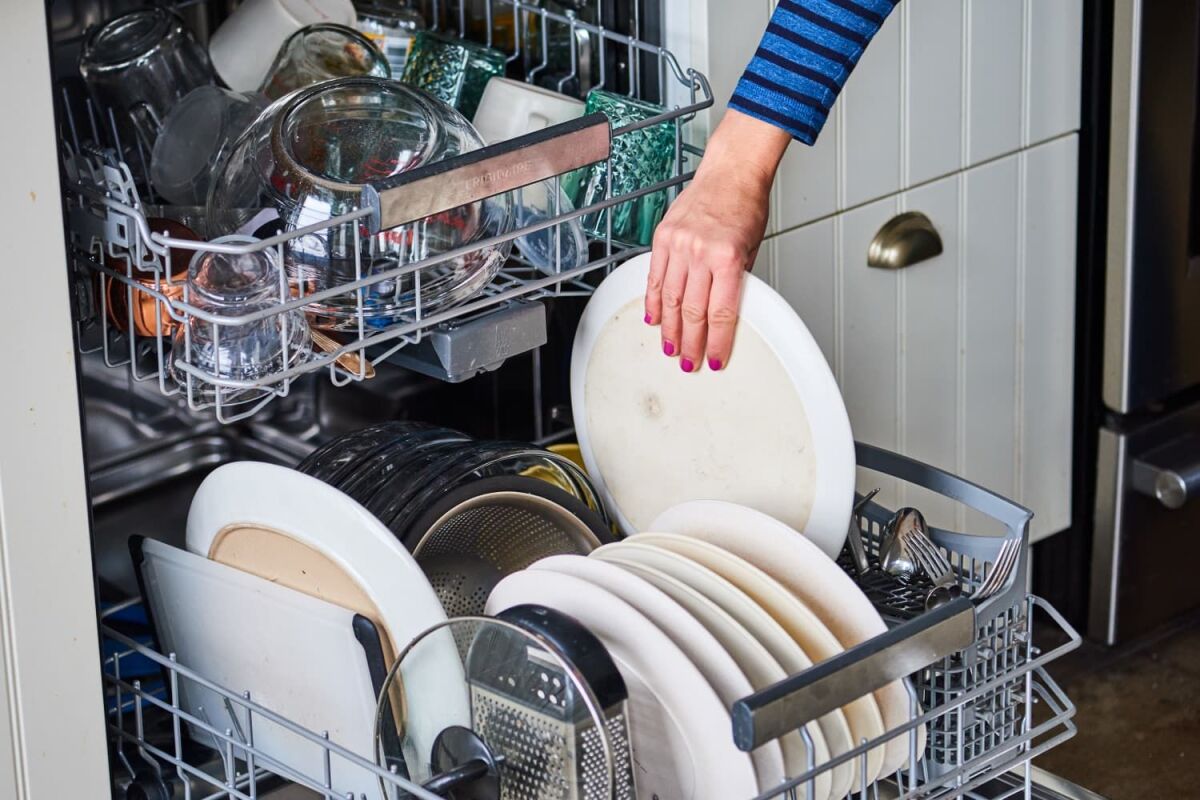 Máy rửa bát giúp bạn tiết kiệm thời gian