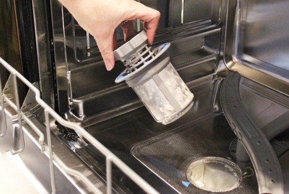 Vệ sinh bộ lọc máy rửa bát 
