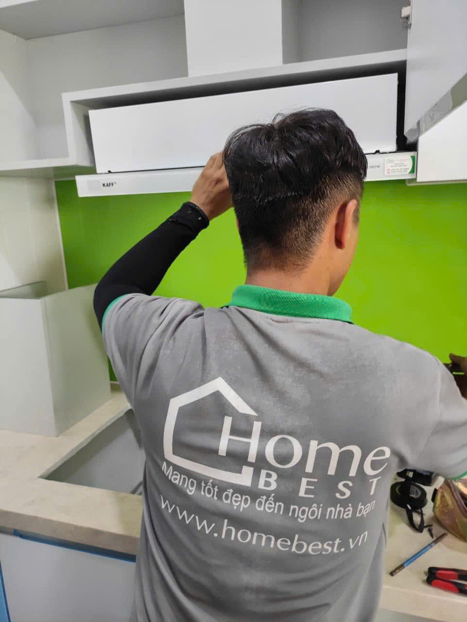 Vệ sinh máy hút mùi Binova