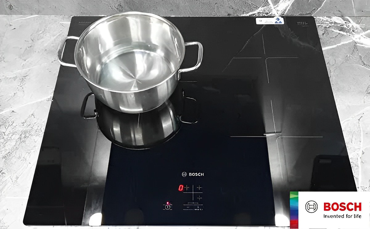 Bếp từ 3 vùng nấu Bosch PUC61KAA5E