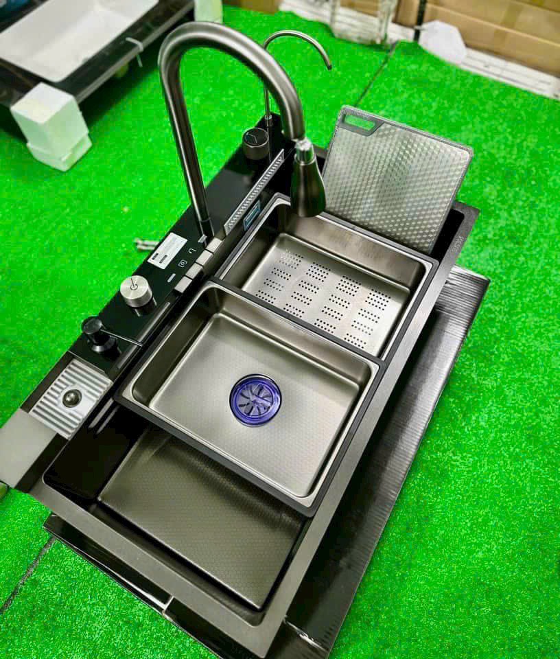 Chậu rửa chén 1 hộc 8246 - Nano đen 5 phím