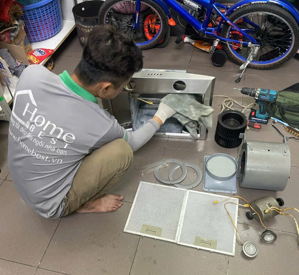 Vệ sinh máy hút mùi Spelier