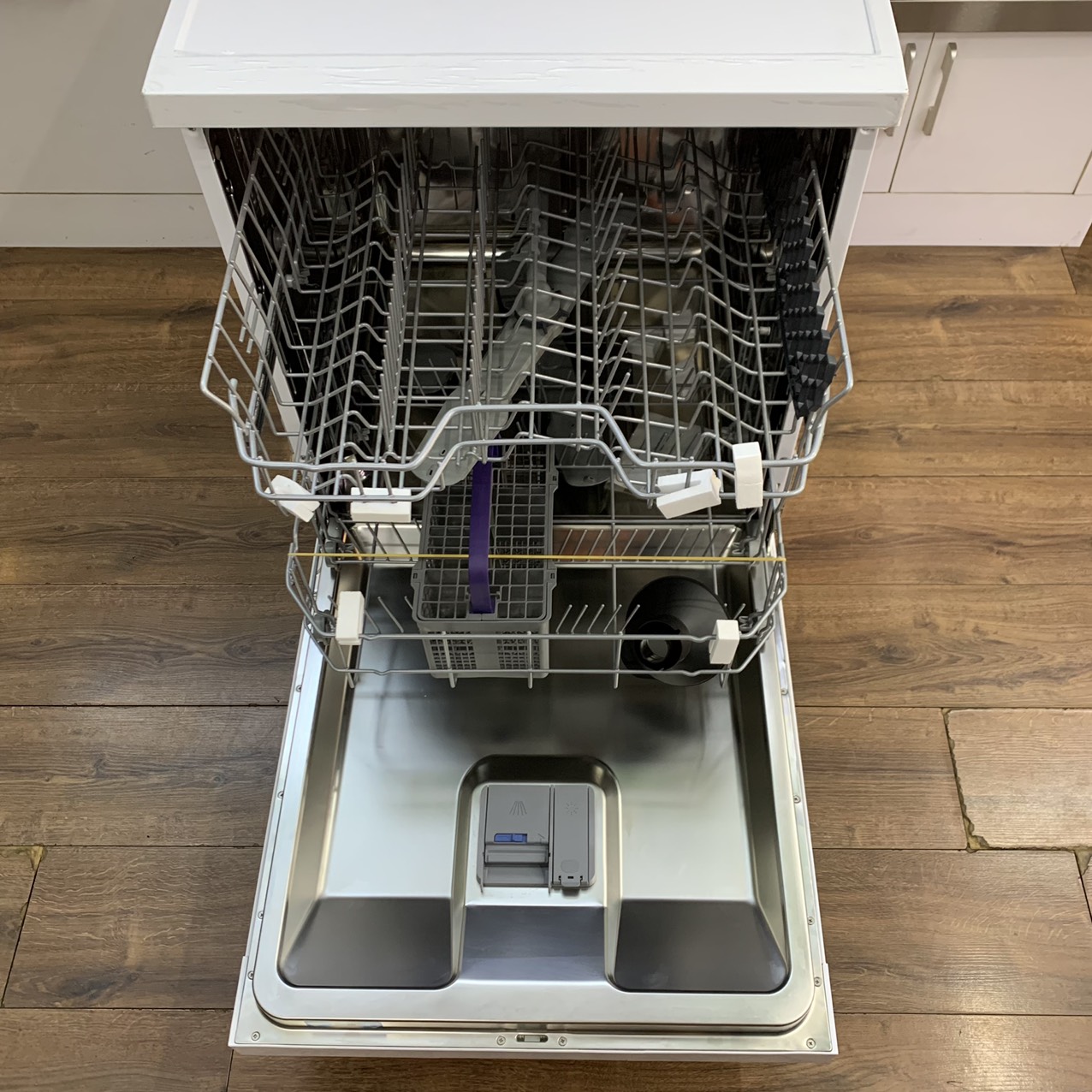 Máy rửa chén bát độc lập Beko DVN05320W