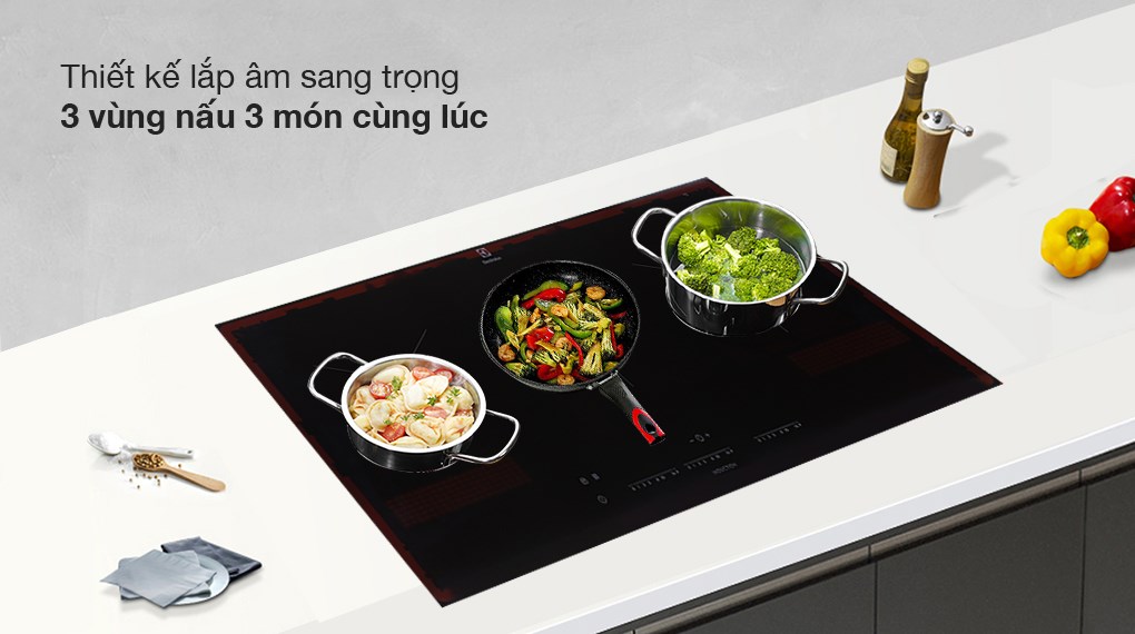 Bếp từ 3 vùng nấu Electrolux EIT913
