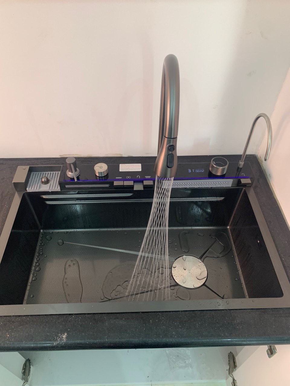 Chậu rửa chén 1 hộc 8246 - Nano đen 5 phím