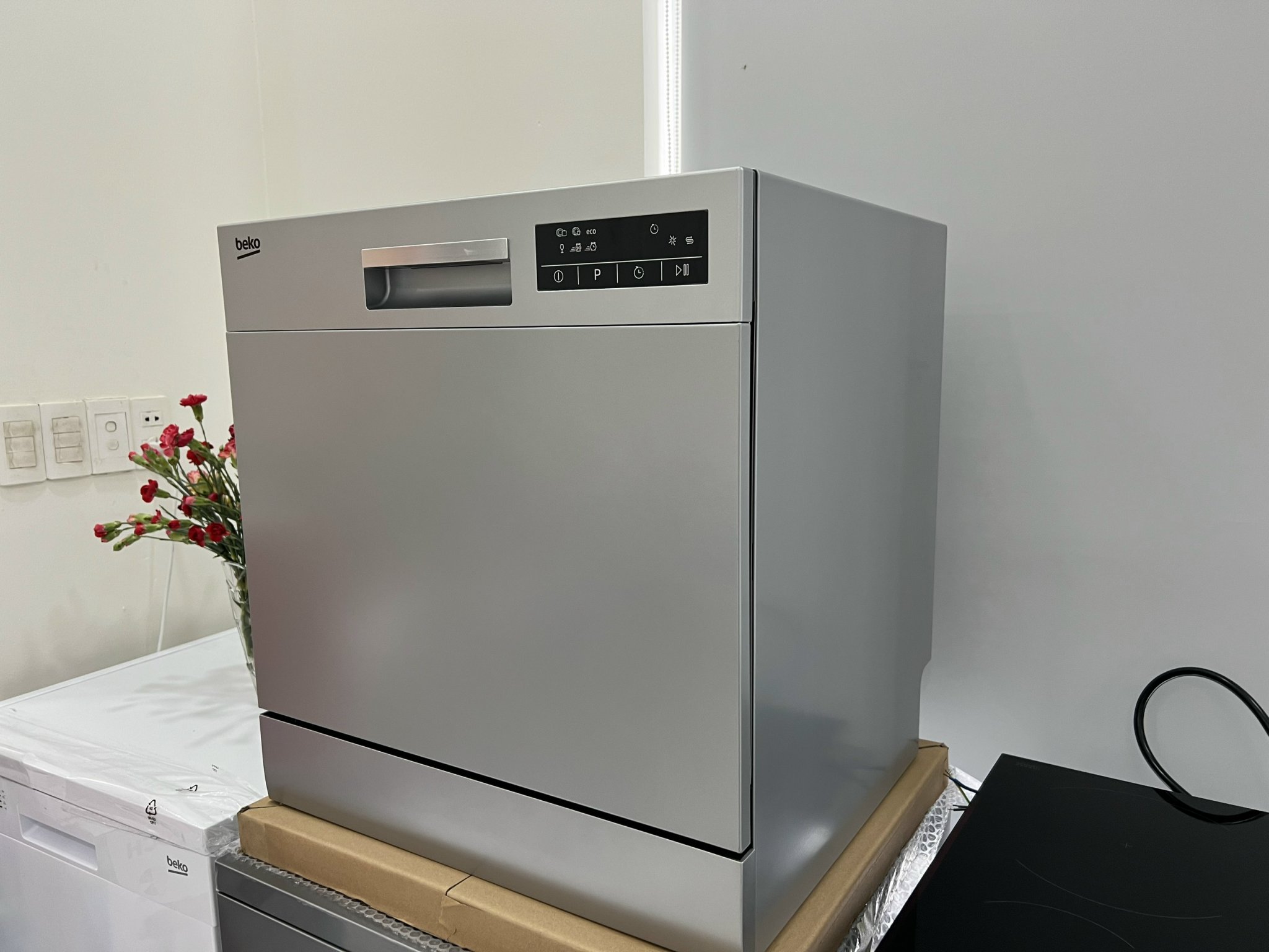 Máy rửa chén bát độc lập Beko DTC36810S