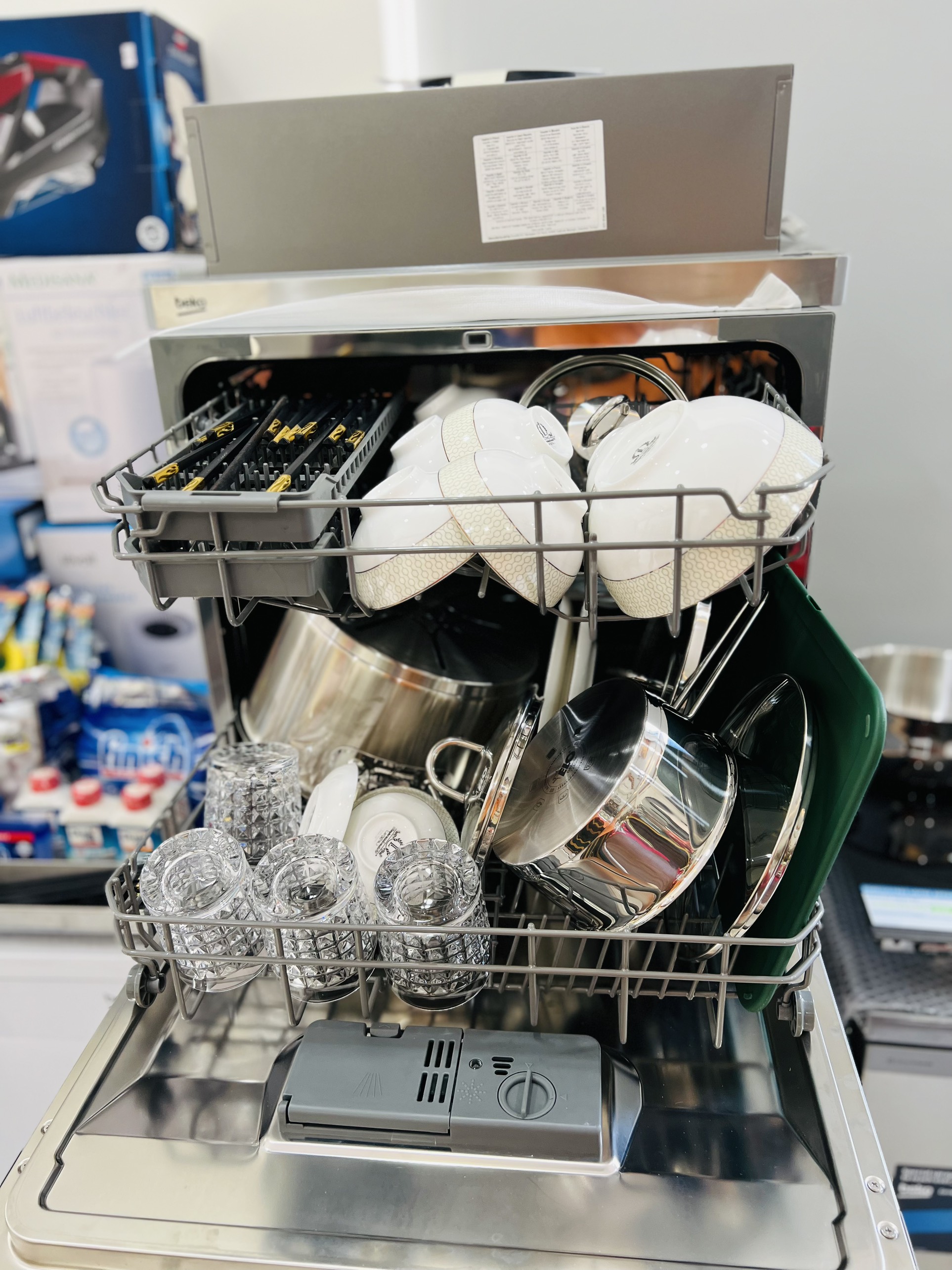 Máy rửa chén bát độc lập Beko DTC36810W