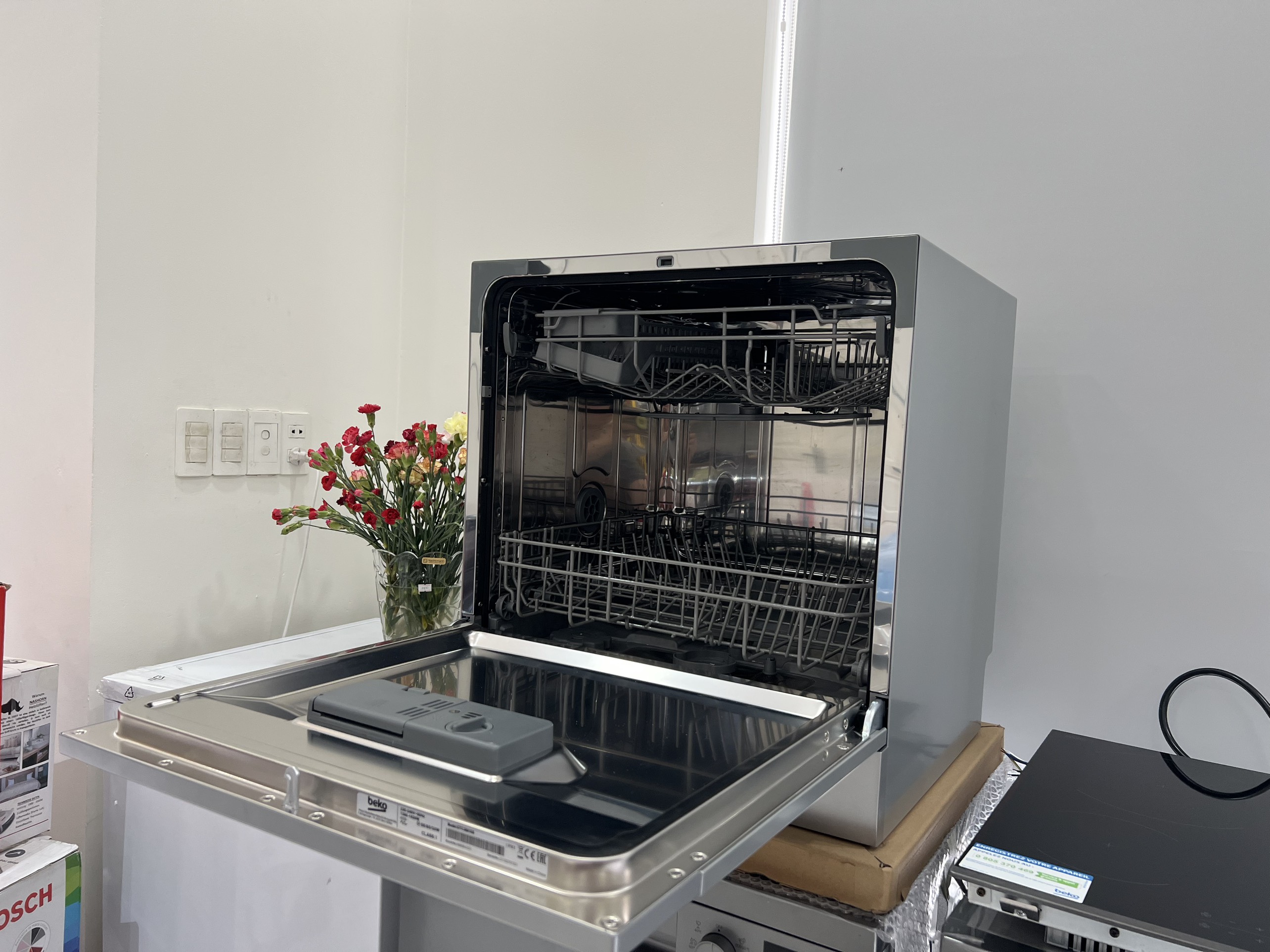 Máy rửa chén bát độc lập Beko DTC36810W