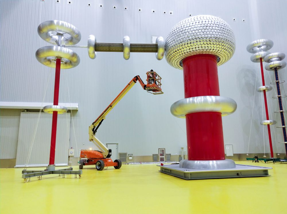 Điện áp tăng cao, tần số biến đổi