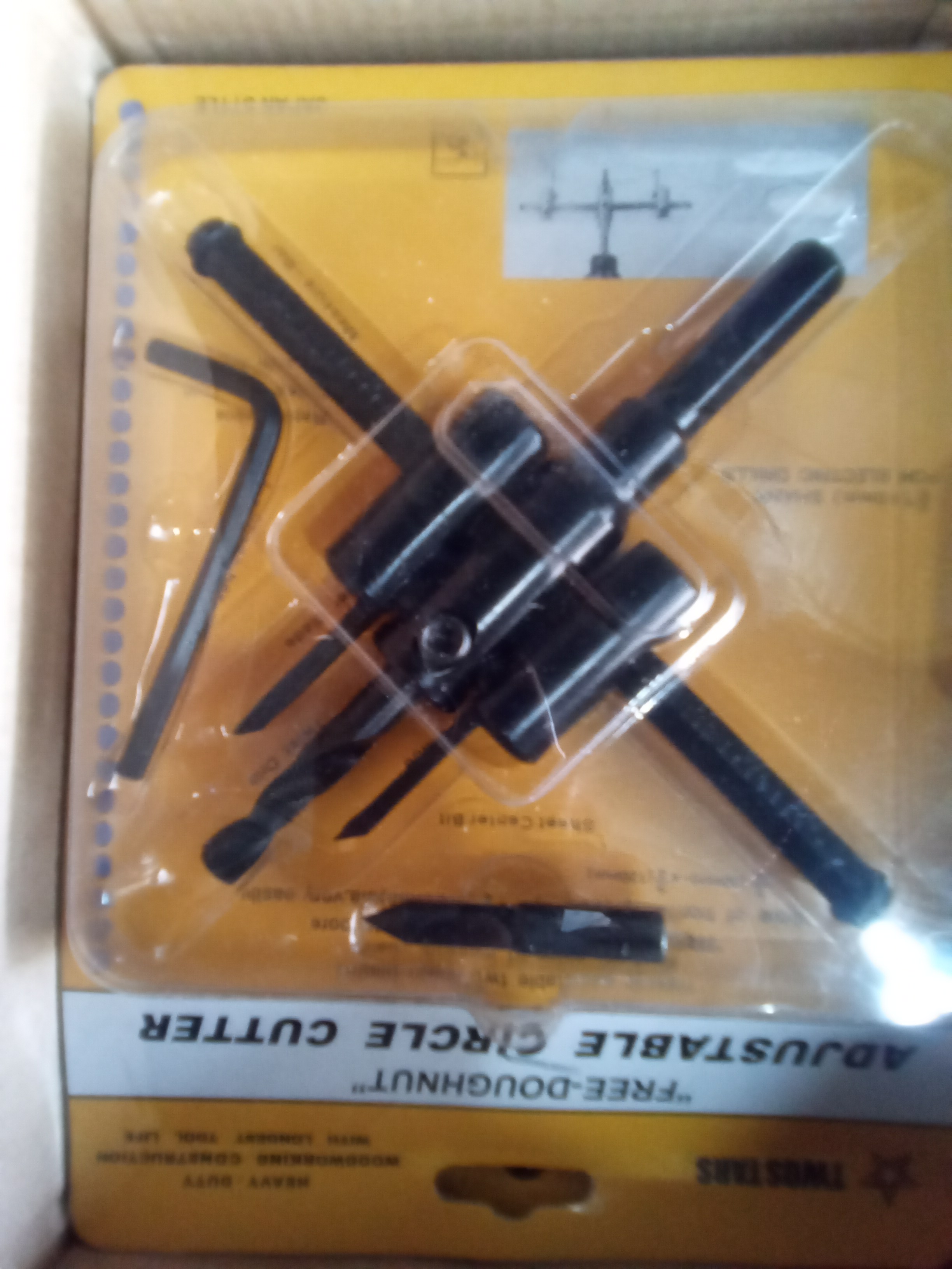 Khoét thạch cao chữ thập bé