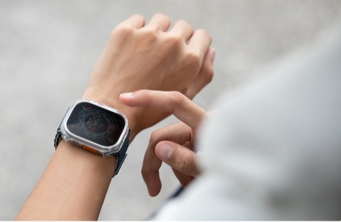 Ốp Đồng Hồ Uniq Garde Hybrid – Sự Bảo Vệ Đáng Tin Cậy Cho Apple Watch Ultra
