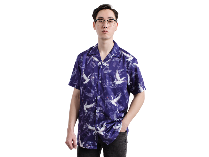 Style áo Hawaii đi biển hoạ tiết nhiệt đới với short trơn