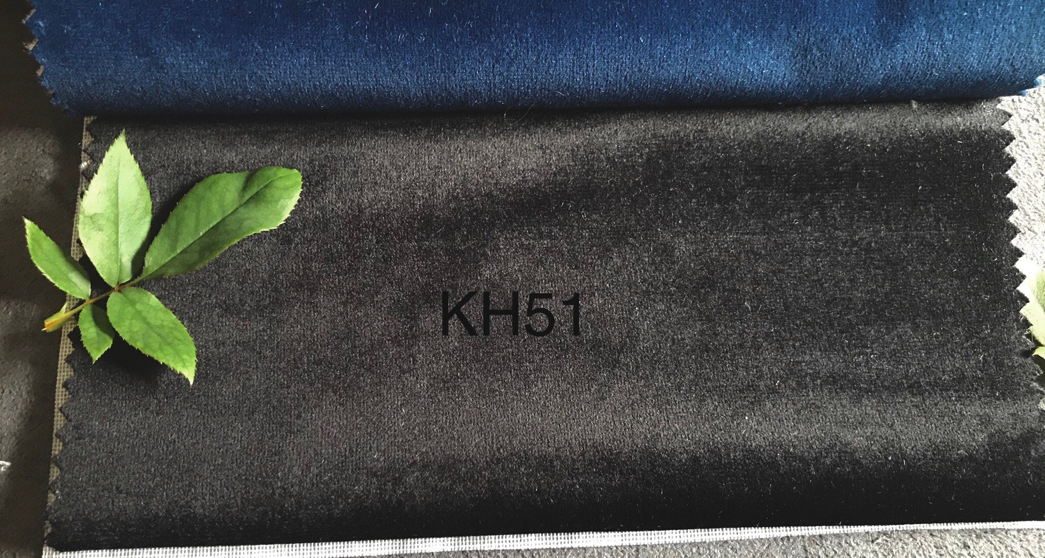 KITA-SAMI-KH-51:-VẢI NHUNG CAO CẤP - MÀU ĐEN BÓNG ĐÊM
