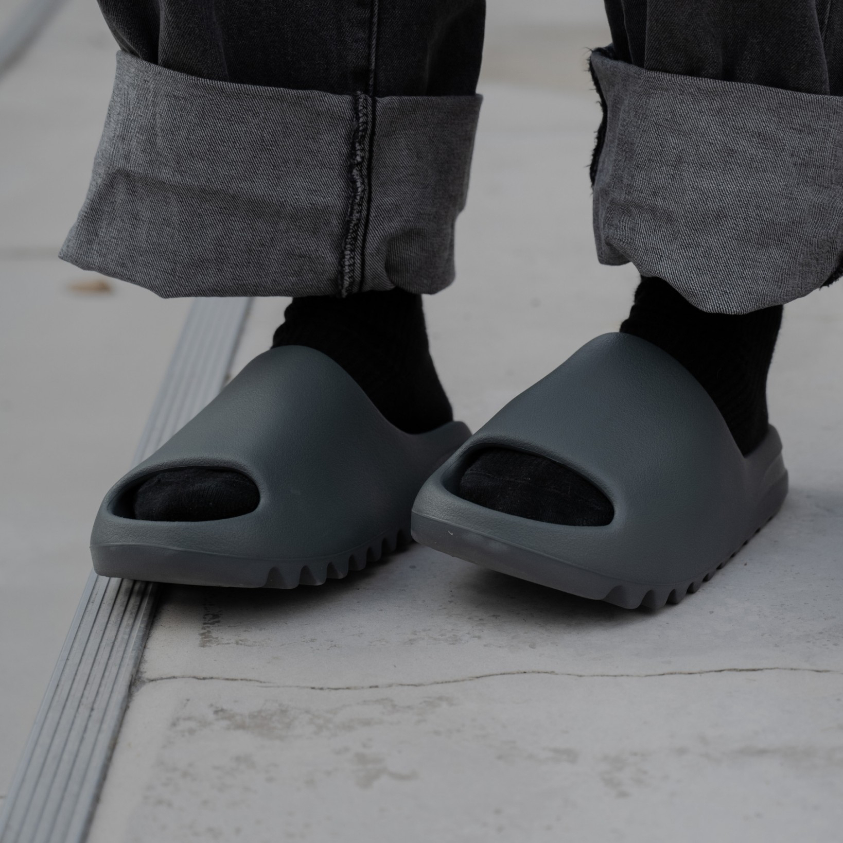 Dép Adidas Yeezy Slide Slate Marine ID2349
