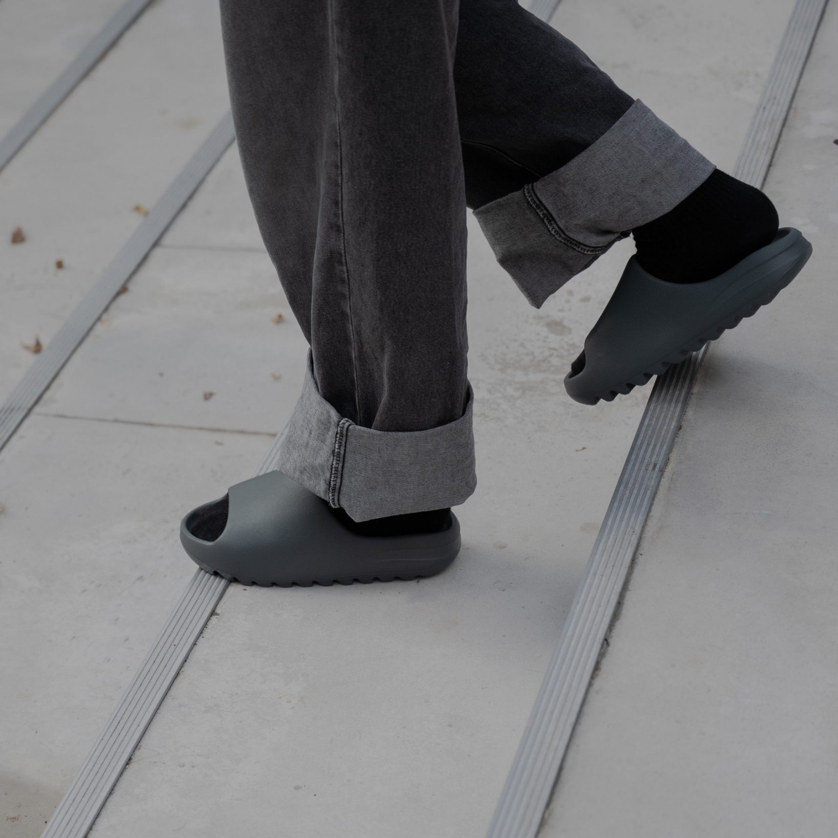 Dép Adidas Yeezy Slide Slate Marine ID2349