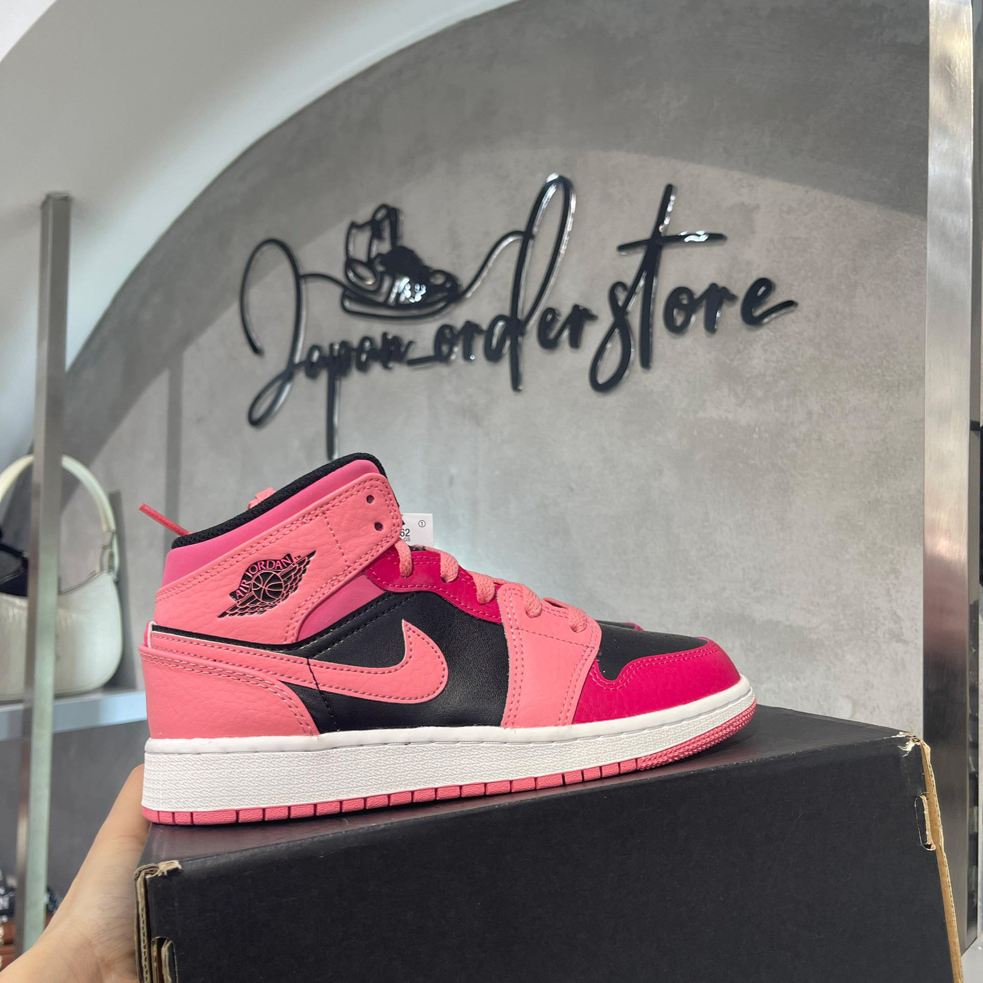 jordan 1 mid coral chalk gs