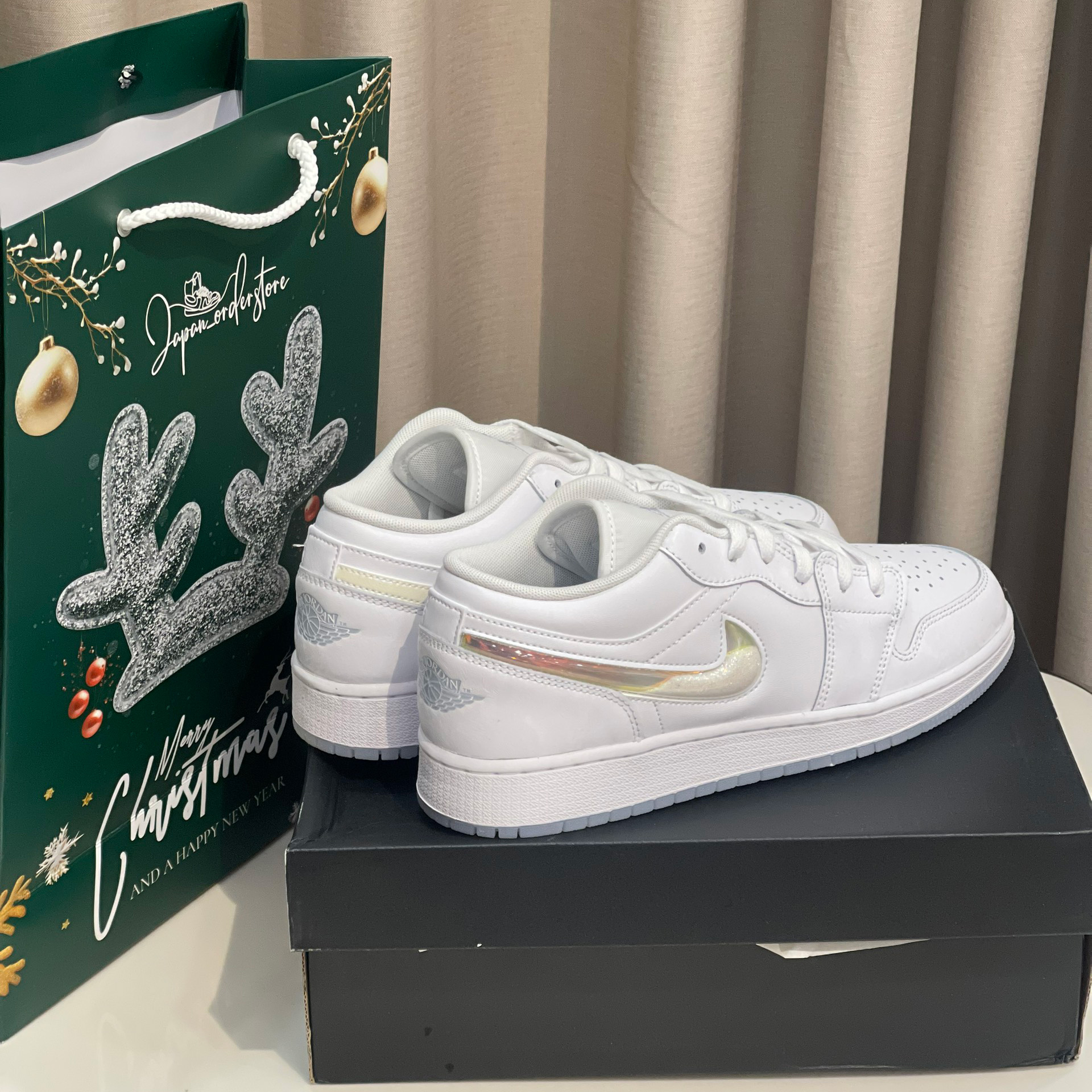 Già y Nike Air Jordan 1 Low Shines Glitter Swoosh FQ9112-100