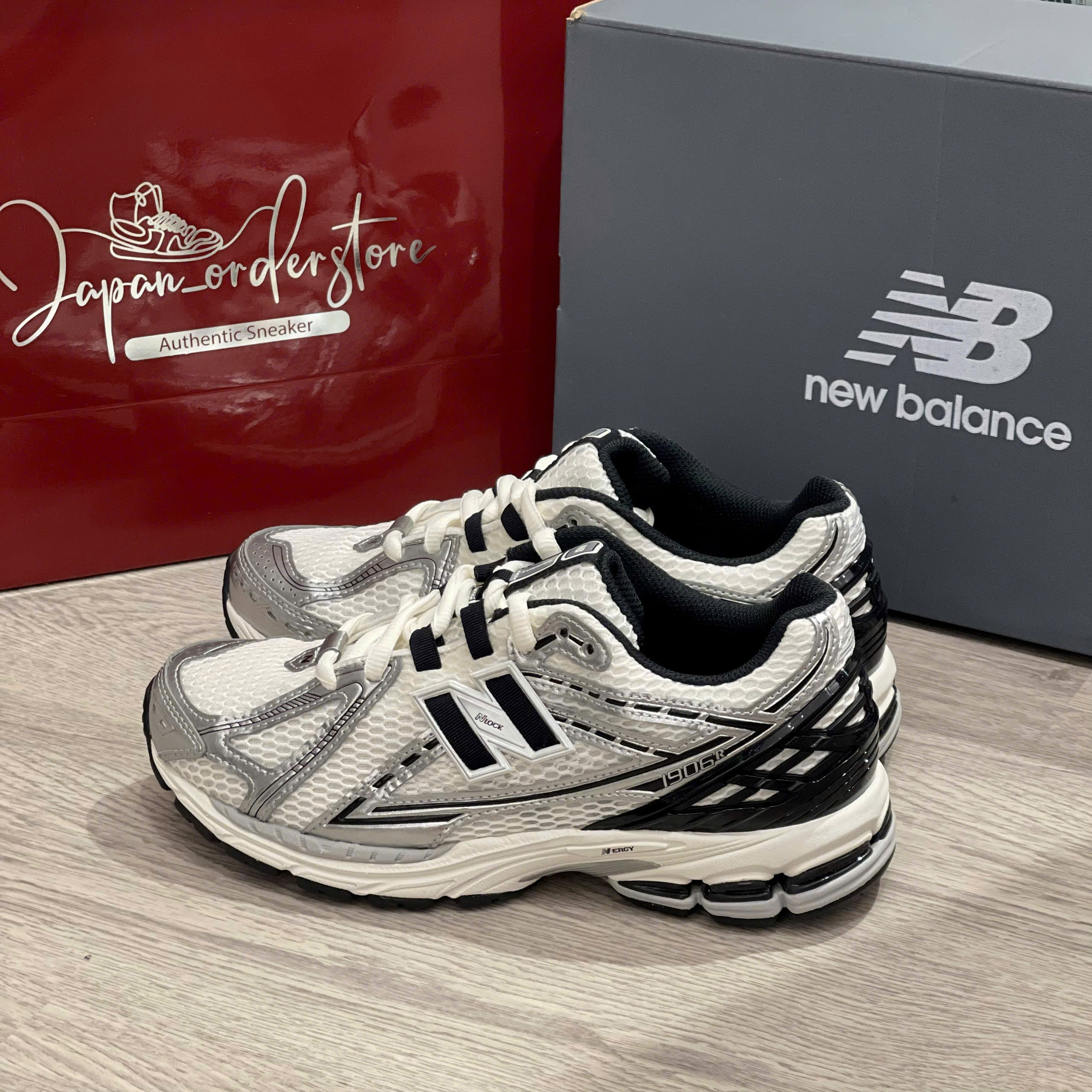 new-balance-1906r-silver-metallic-m1906rer