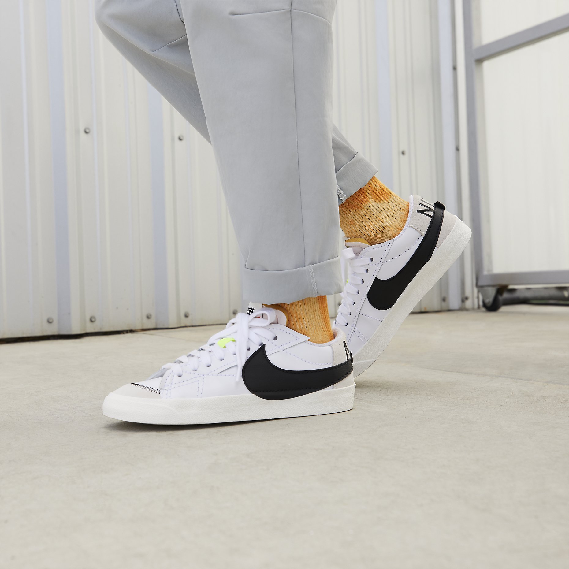 nike blazer 77 black white
