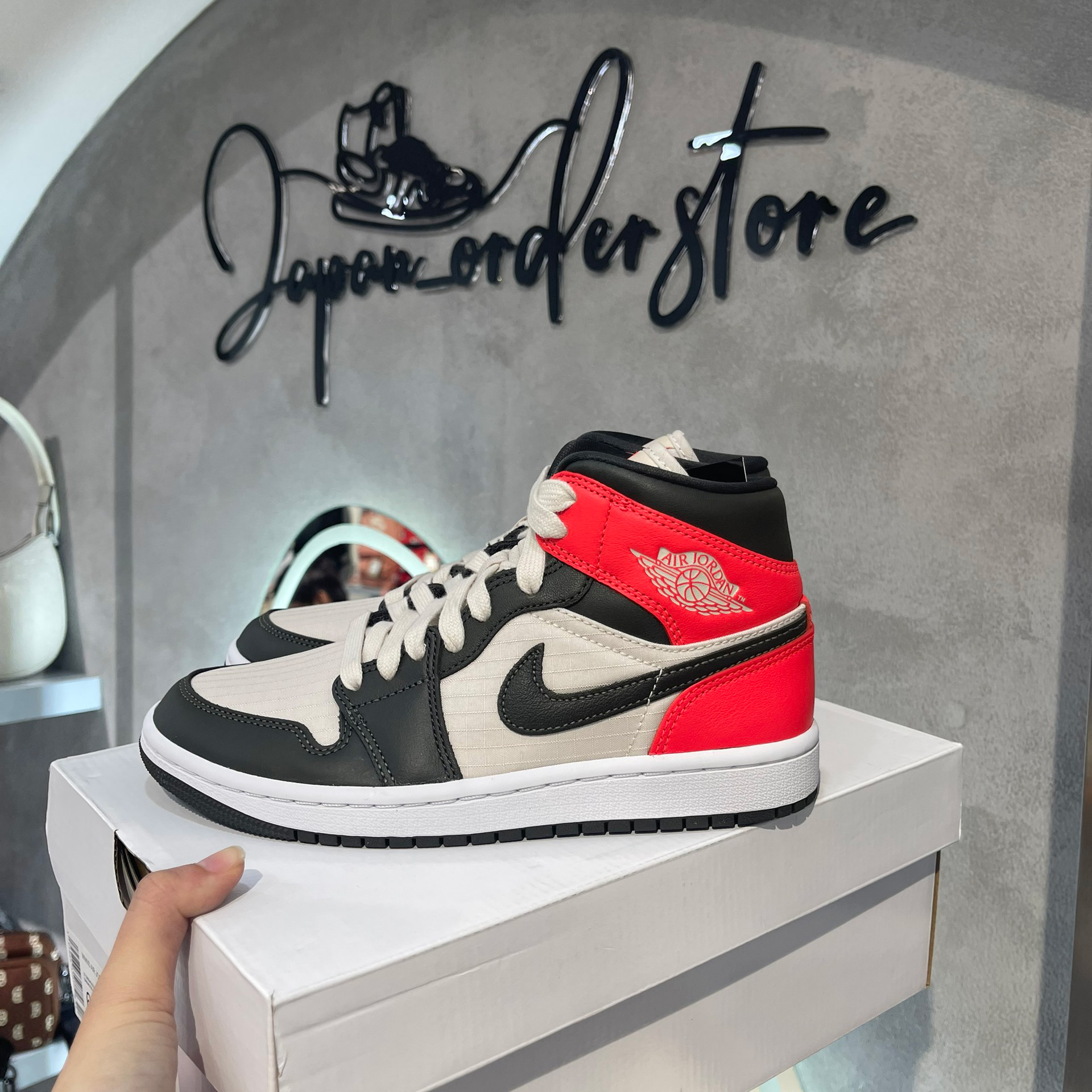 Giày Nike Air Jordan 1 Mid SE Newsprint DQ6078-100