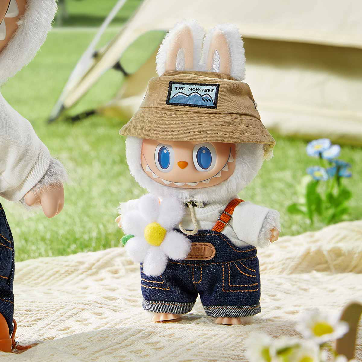 The Monsters Fall in Wild Labubu Macarons Series