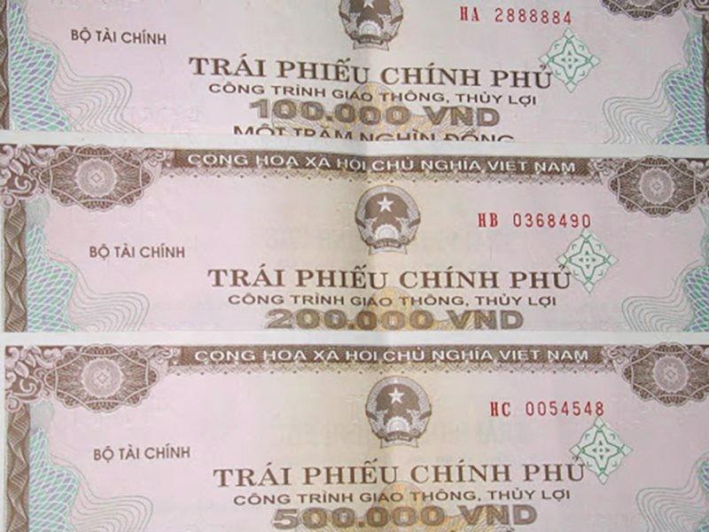 Nên đầu tư vào cổ phiếu hay trái phiếu doanh nghiệp?