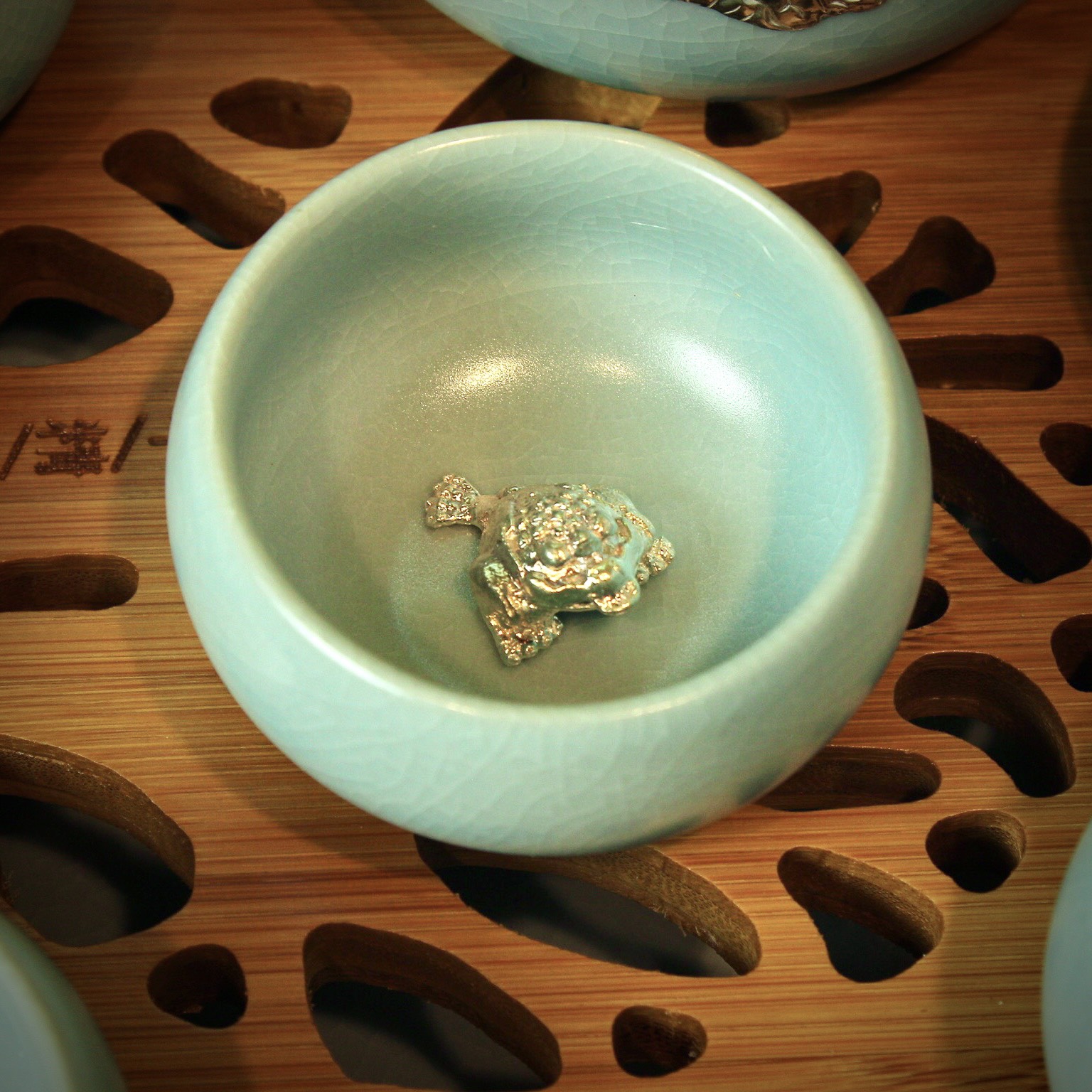 Bộ Ấm Chén Sứ Lõi Bạc 999