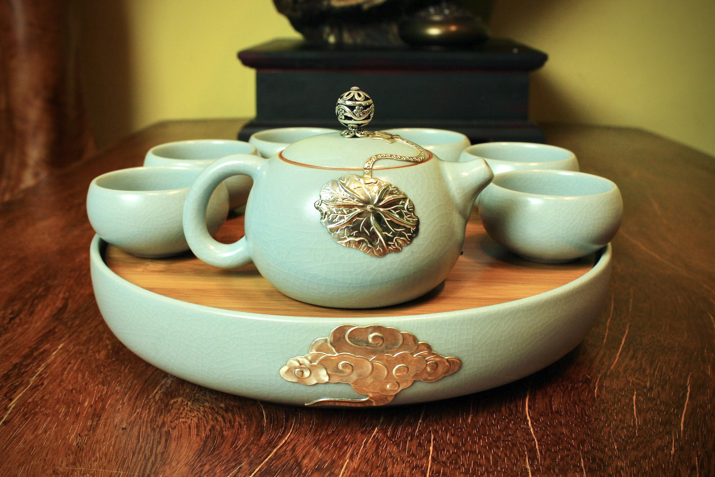 Bộ Ấm Chén Sứ Lõi Bạc 999