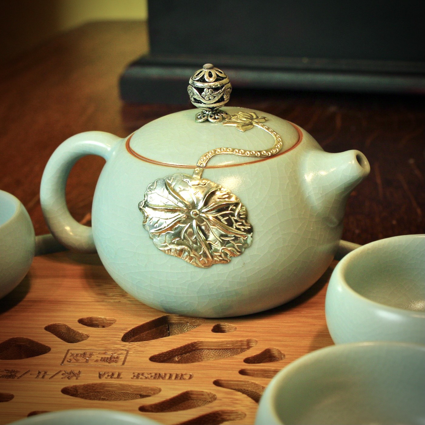 Bộ Ấm Chén Sứ Lõi Bạc 999