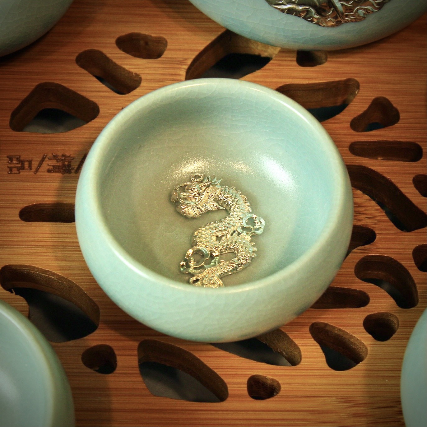 Bộ Ấm Chén Sứ Lõi Bạc 999