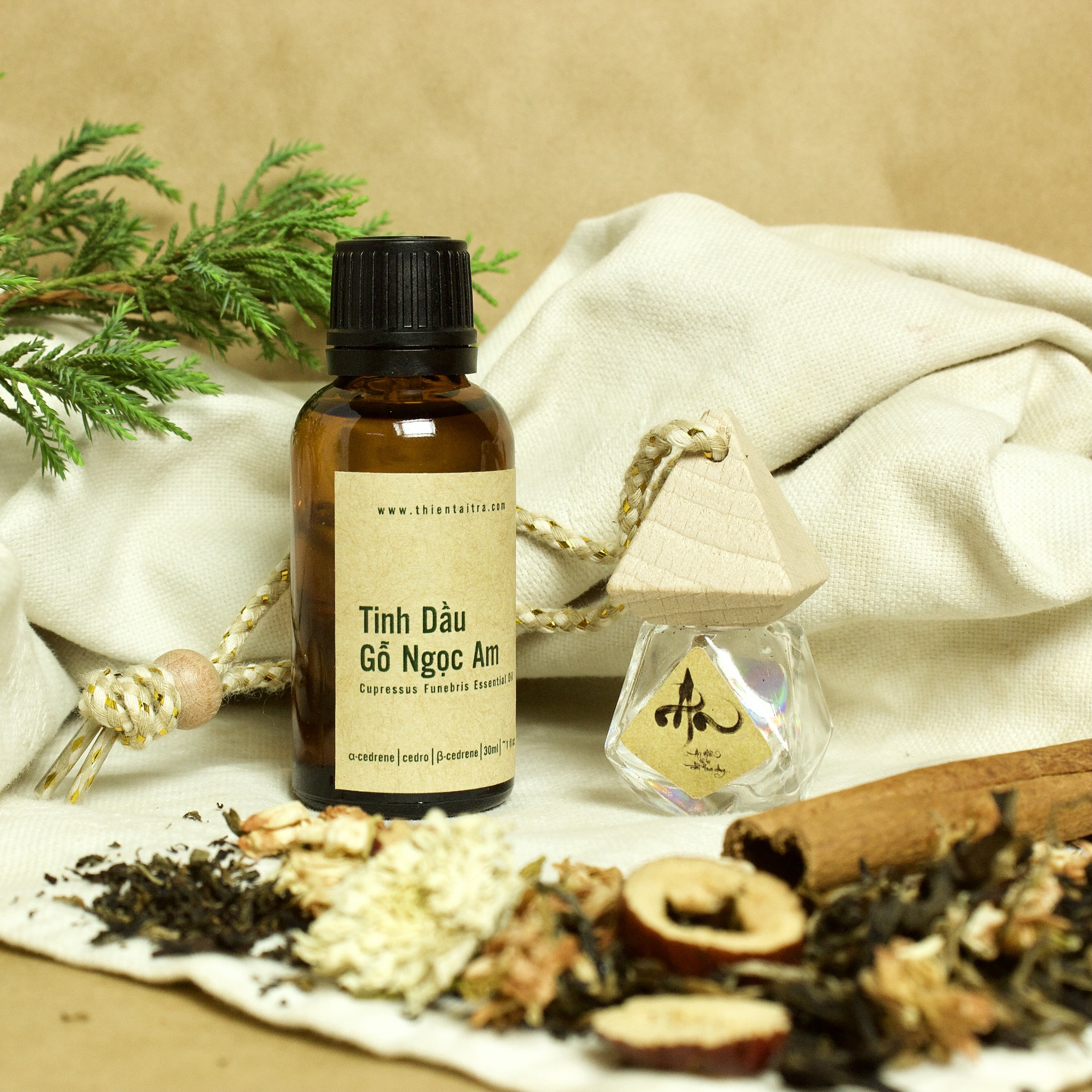 Tinh Dầu Gỗ Ngọc Am