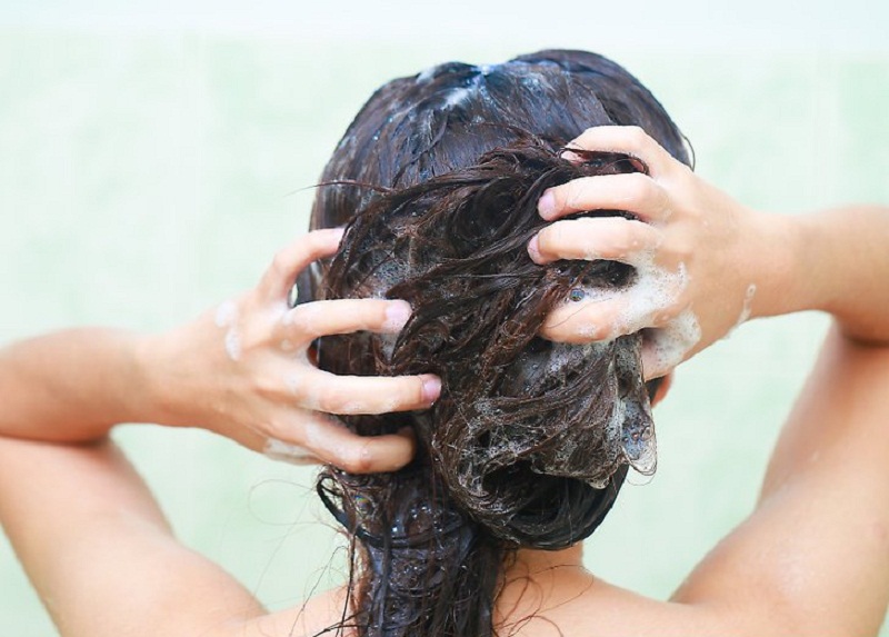 Sử dụng dầu gội đầu nhuộm tóc tại nhà