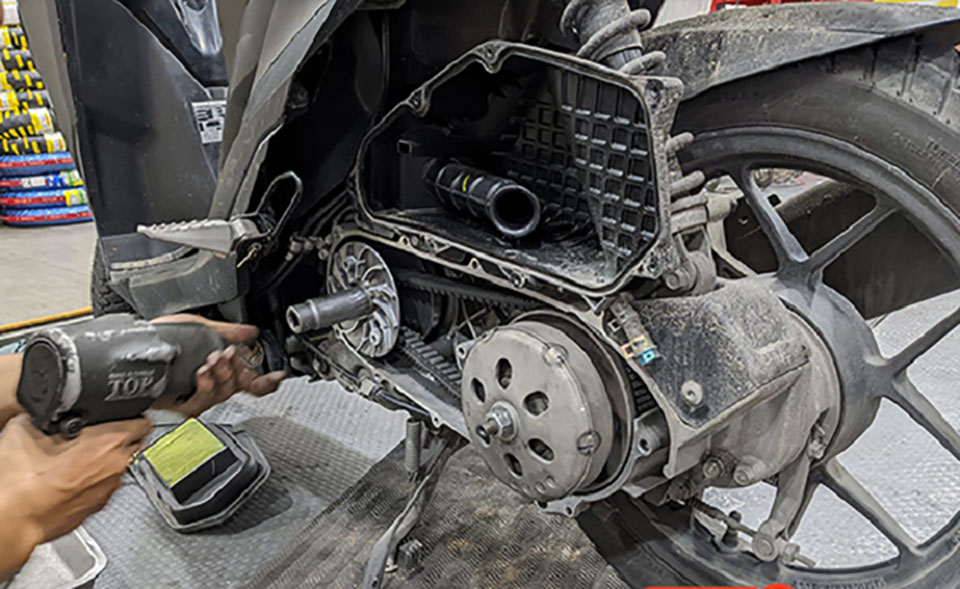 Xe máy FI bị hụt ga: Nguyên nhân và cách xử lý hết bệnh