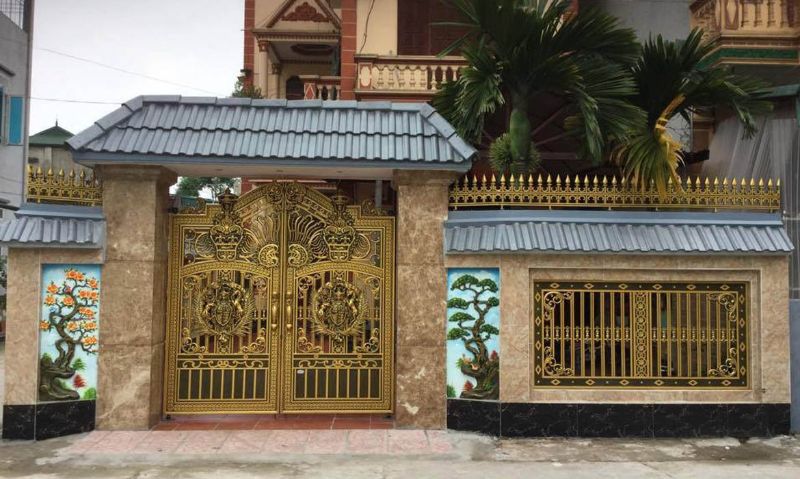 Mẫu cổng nhà mạ đồng 2 cánh 