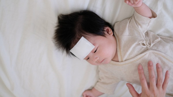 TOP 3 CÁCH HẠ SỐT AN TOÀN CHO TRẺ SƠ SINH SAU TIÊM PHÒNG PHỤ HUYNH CẦN BIẾT