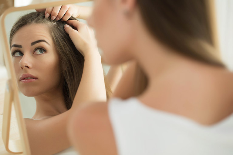Tìm hiểu về rụng tóc do mất cân bằng nội tiết tố nữ