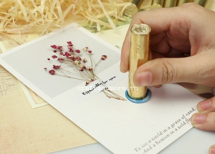 Cách làm và dùng con dấu sáp để có chiếc wax seal