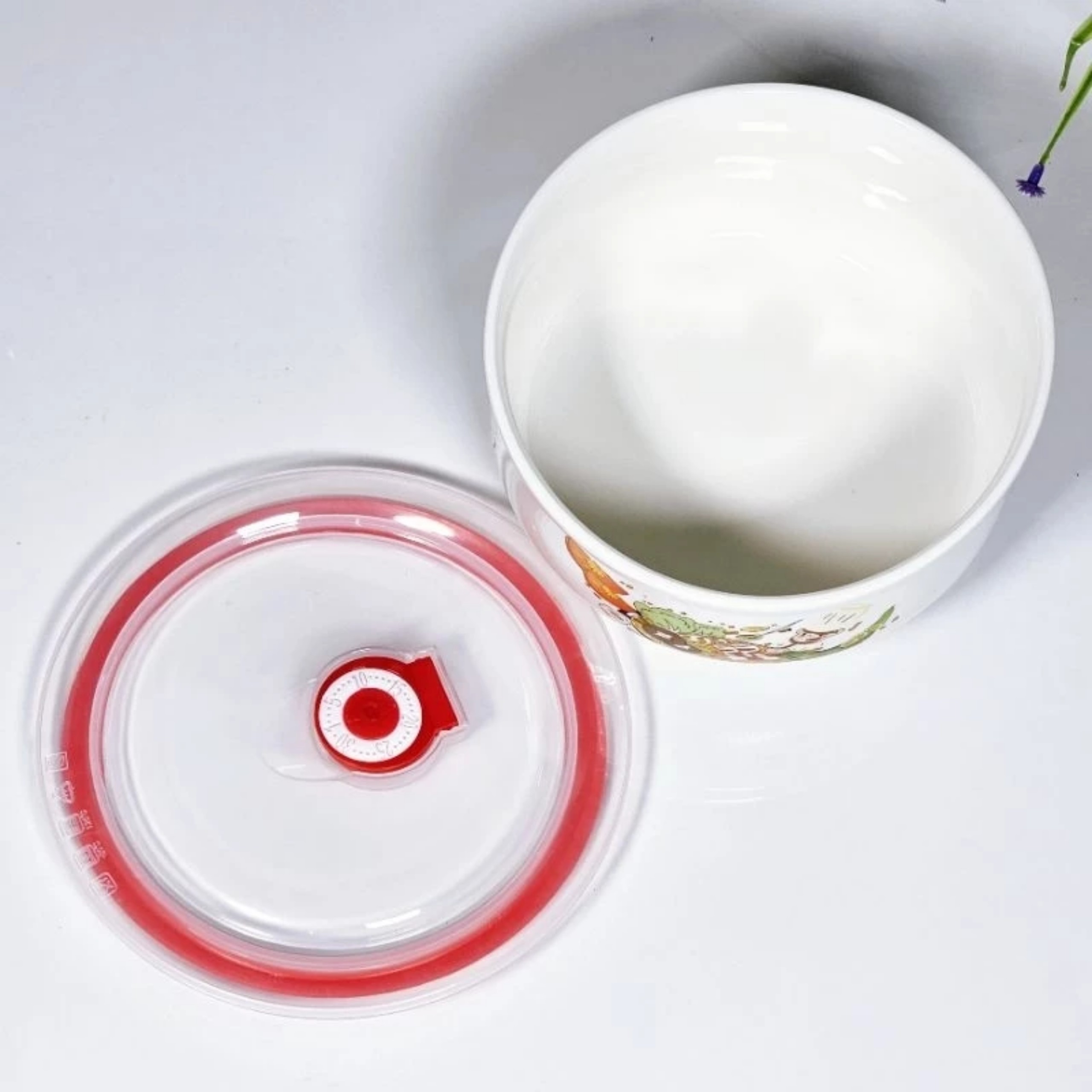 THỐ SỨ CÓ NẮP NHỰA HÚT CHÂN KHÔNG (HKM)