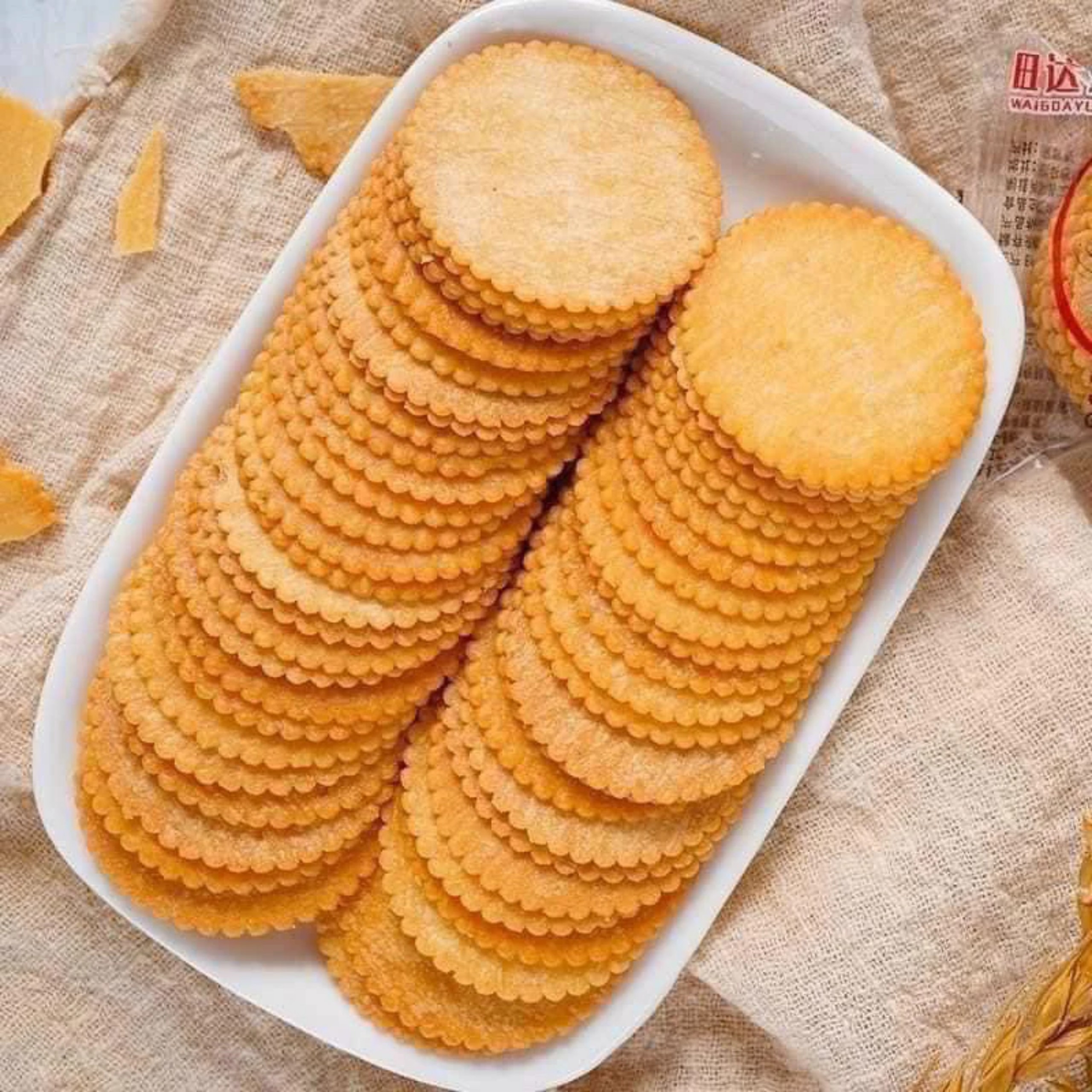 1 THÙNG BÁNH QUY MẶN ĐỒNG TIỀN