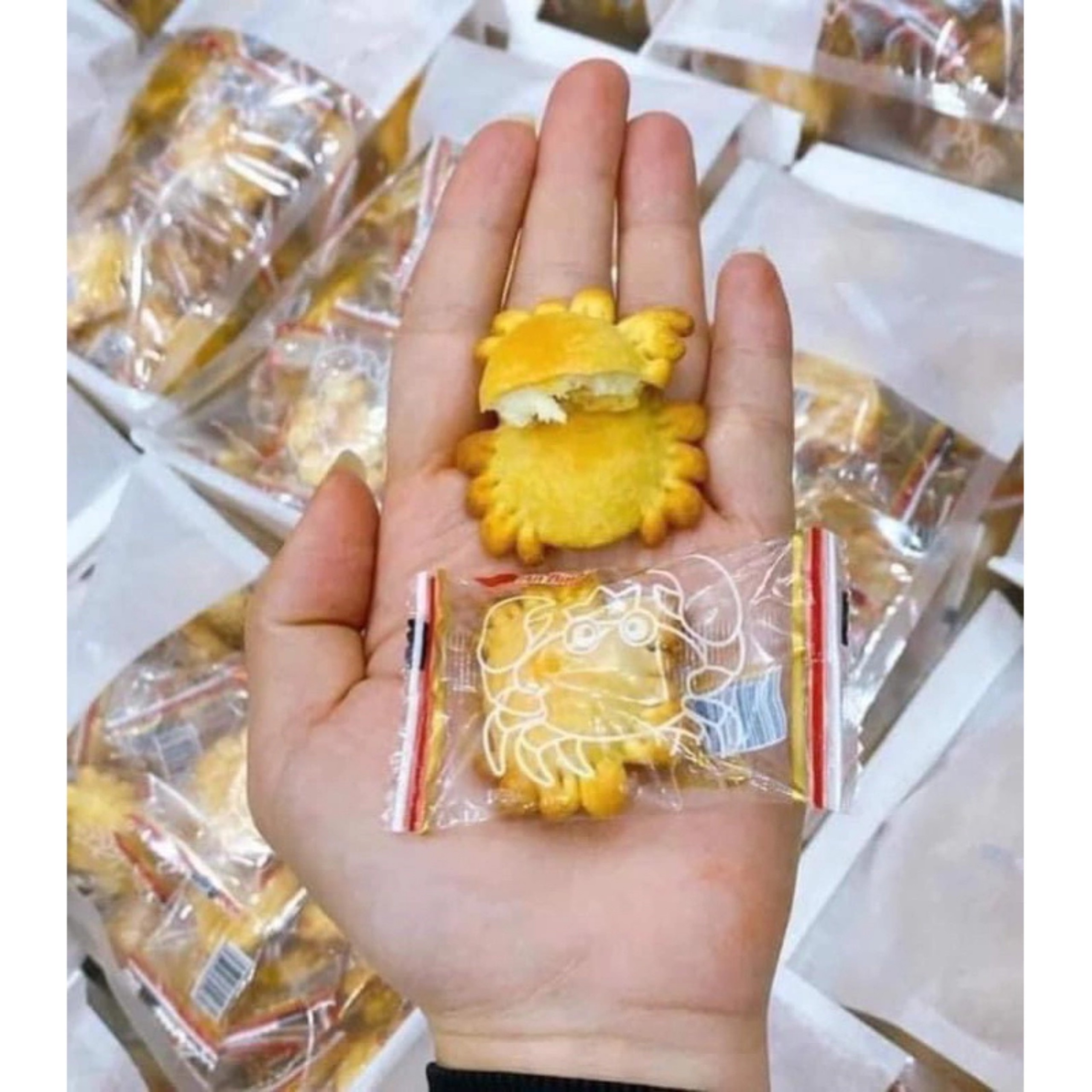 Túi 1KG Bánh Quy Cua Nhân Kem Thơm Ngon - đồ ăn vặt ( 2 bịch )