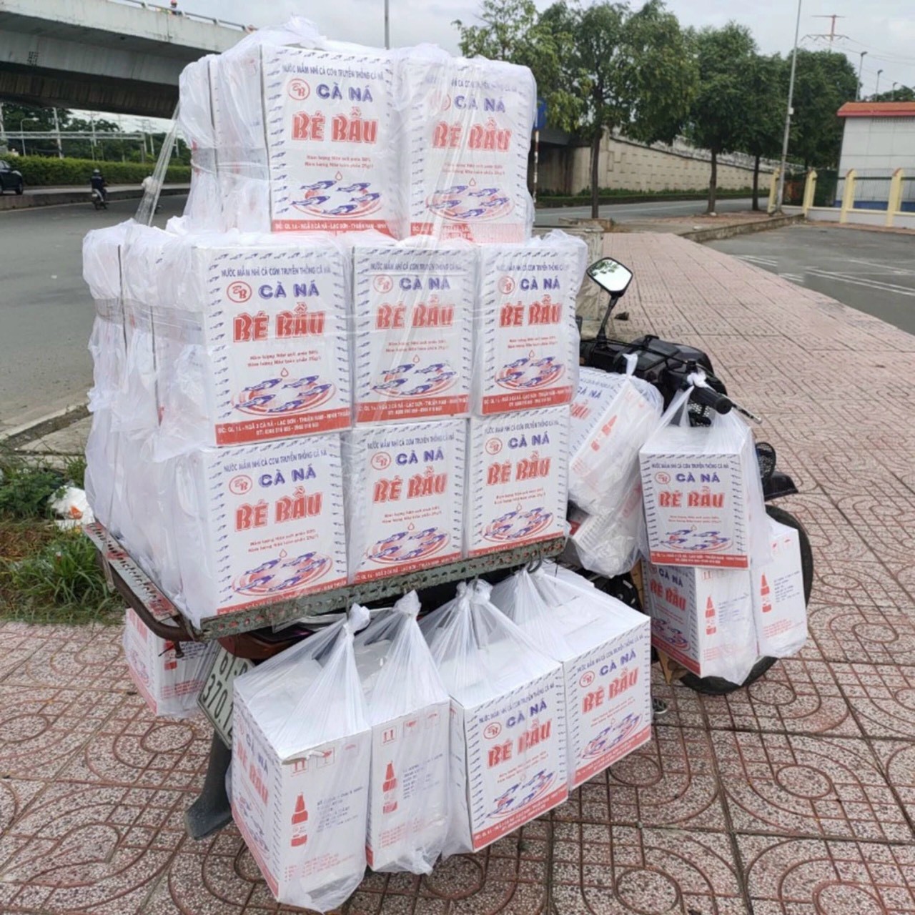 THÙNG 6 CHAI NƯỚC MẮM BÉ BẦU