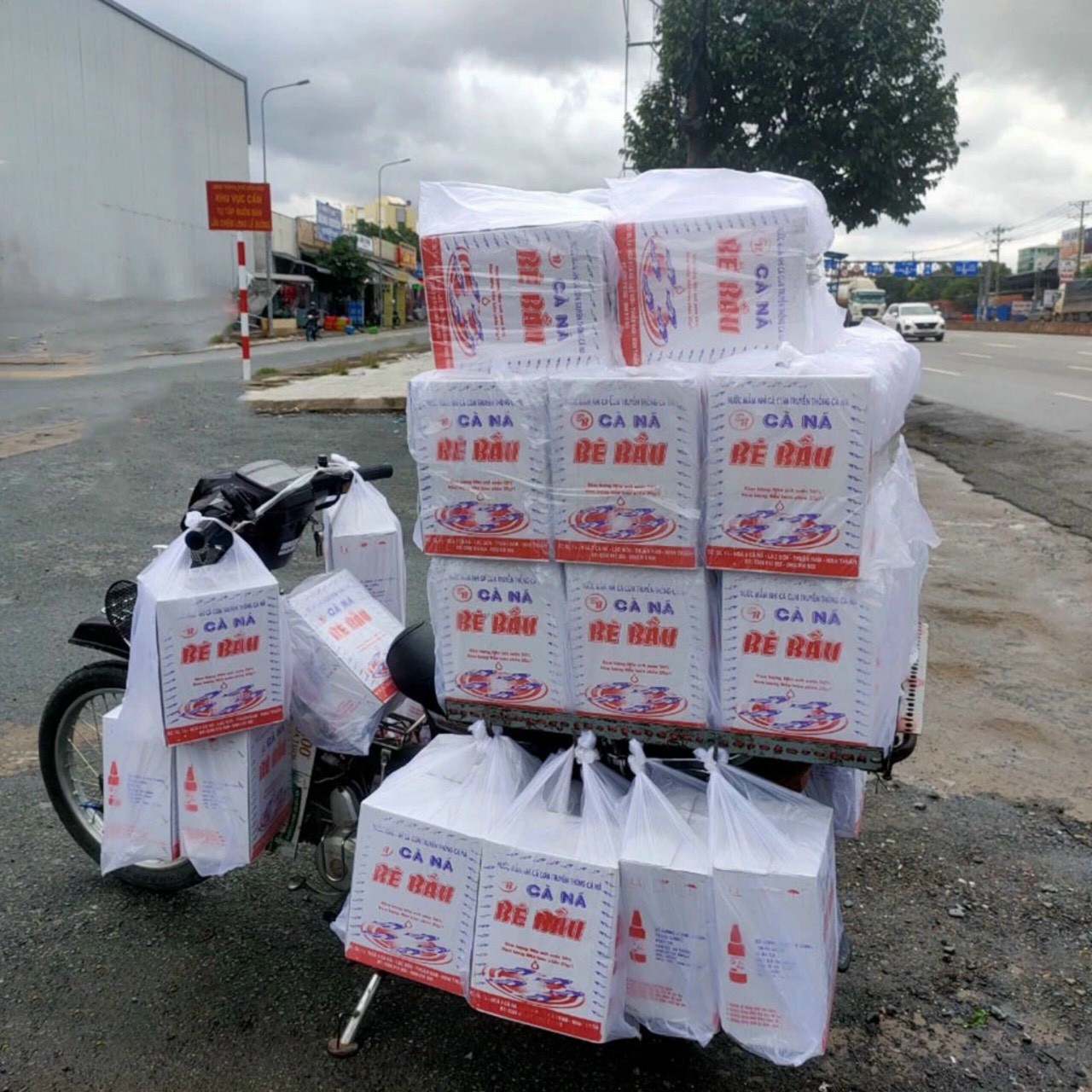 THÙNG 6 CHAI NƯỚC MẮM BÉ BẦU