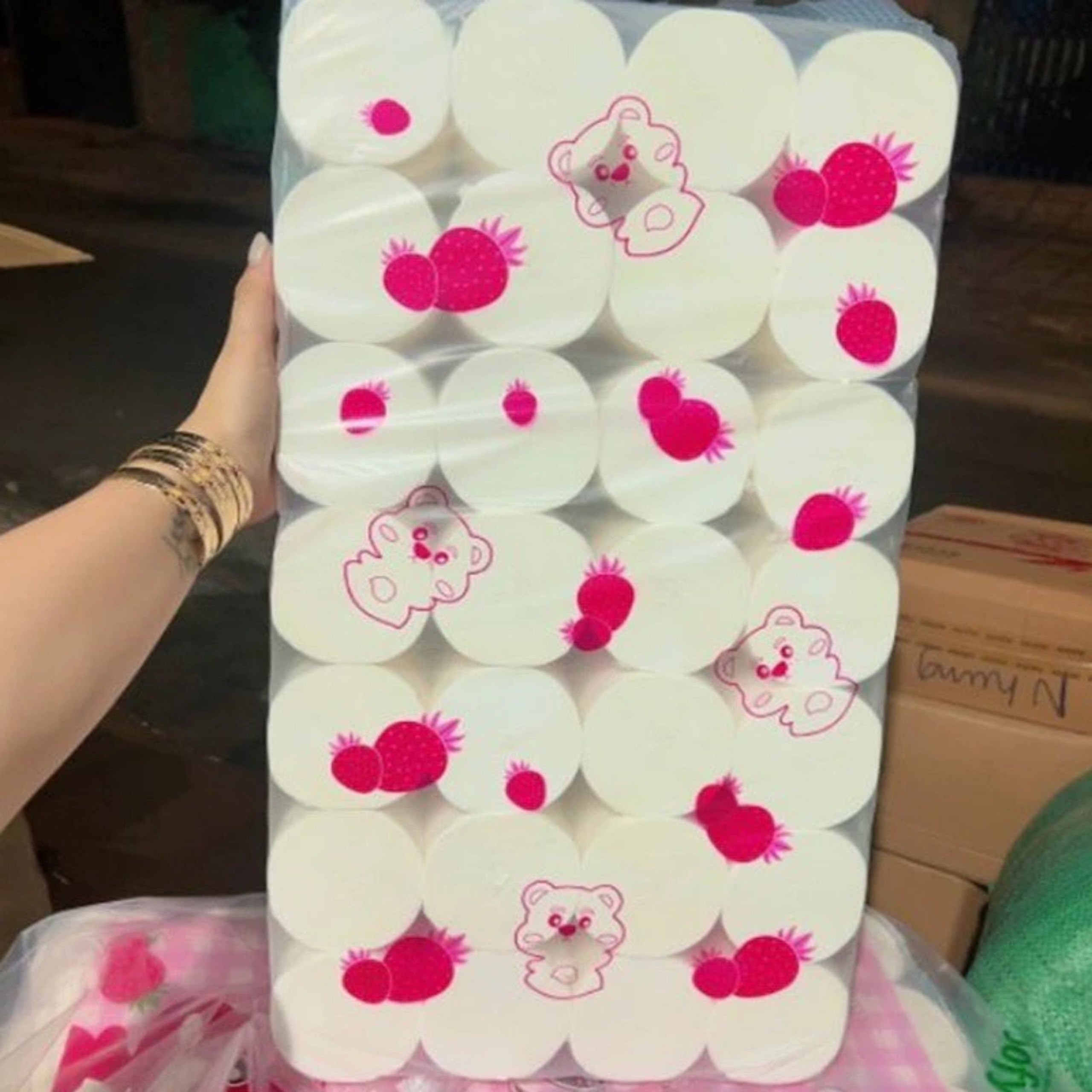 28 CUỘN GIẤY VỆ SINH SOFY